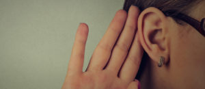 Poderiam impulsos electromagnéticos serem usados para tratar o zumbido do ouvido?